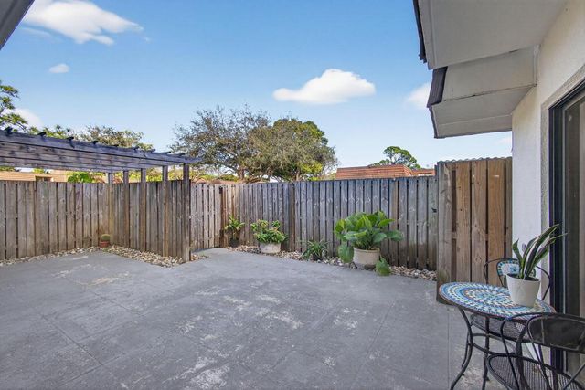 701 7th Lane, Palm Beach Gardens, FL 33418