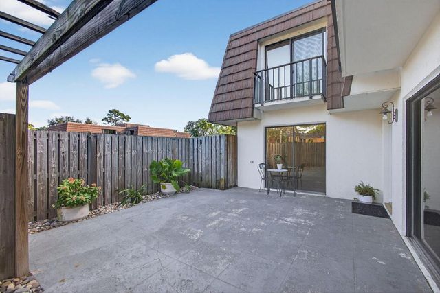 701 7th Lane, Palm Beach Gardens, FL 33418