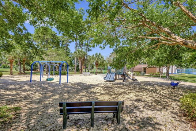 701 7th Lane, Palm Beach Gardens, FL 33418