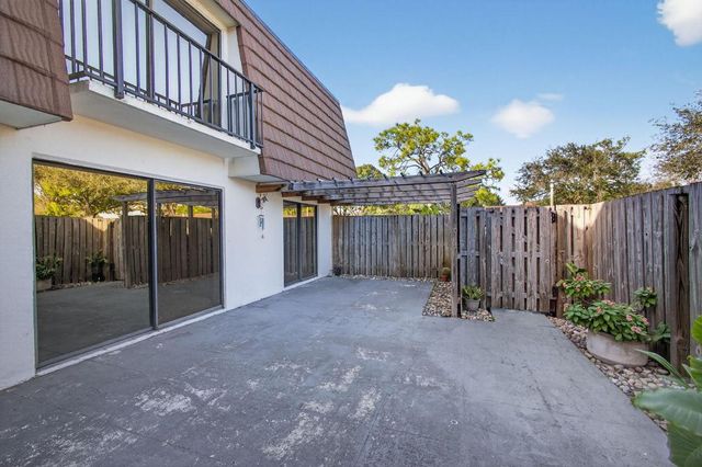 701 7th Lane, Palm Beach Gardens, FL 33418