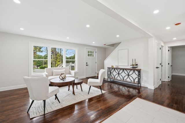 19 Linwood Dr, Wilbraham, MA 01095