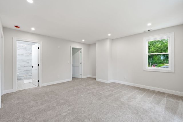 19 Linwood Dr, Wilbraham, MA 01095