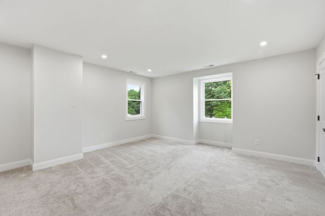 19 Linwood Dr, Wilbraham, MA 01095