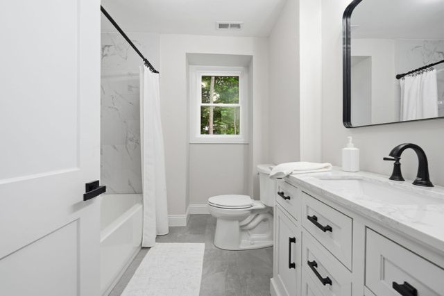 19 Linwood Dr, Wilbraham, MA 01095