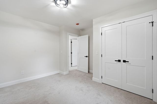 19 Linwood Dr, Wilbraham, MA 01095