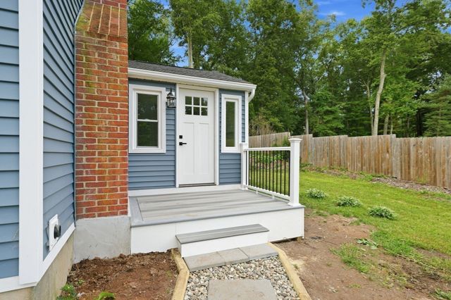 19 Linwood Dr, Wilbraham, MA 01095