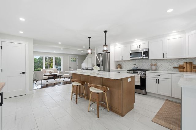 19 Linwood Dr, Wilbraham, MA 01095