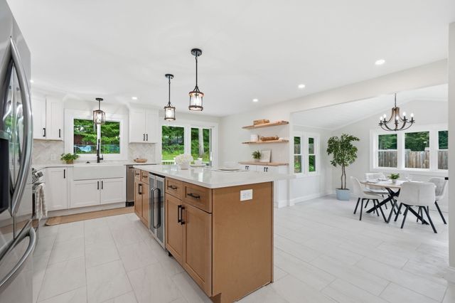 19 Linwood Dr, Wilbraham, MA 01095