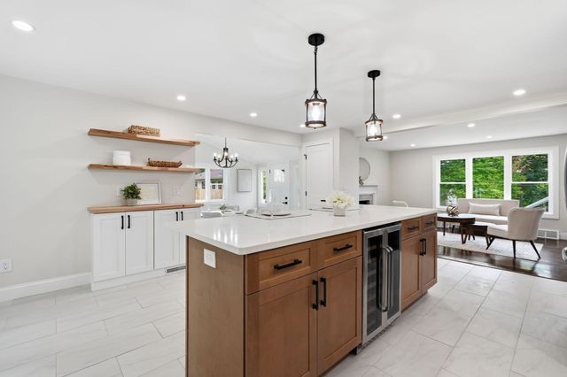 19 Linwood Dr, Wilbraham, MA 01095
