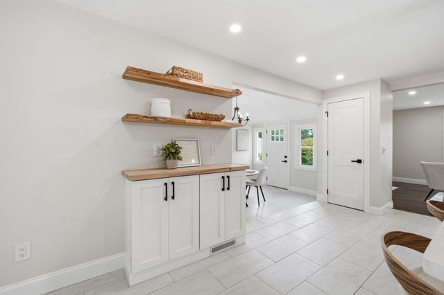 19 Linwood Dr, Wilbraham, MA 01095