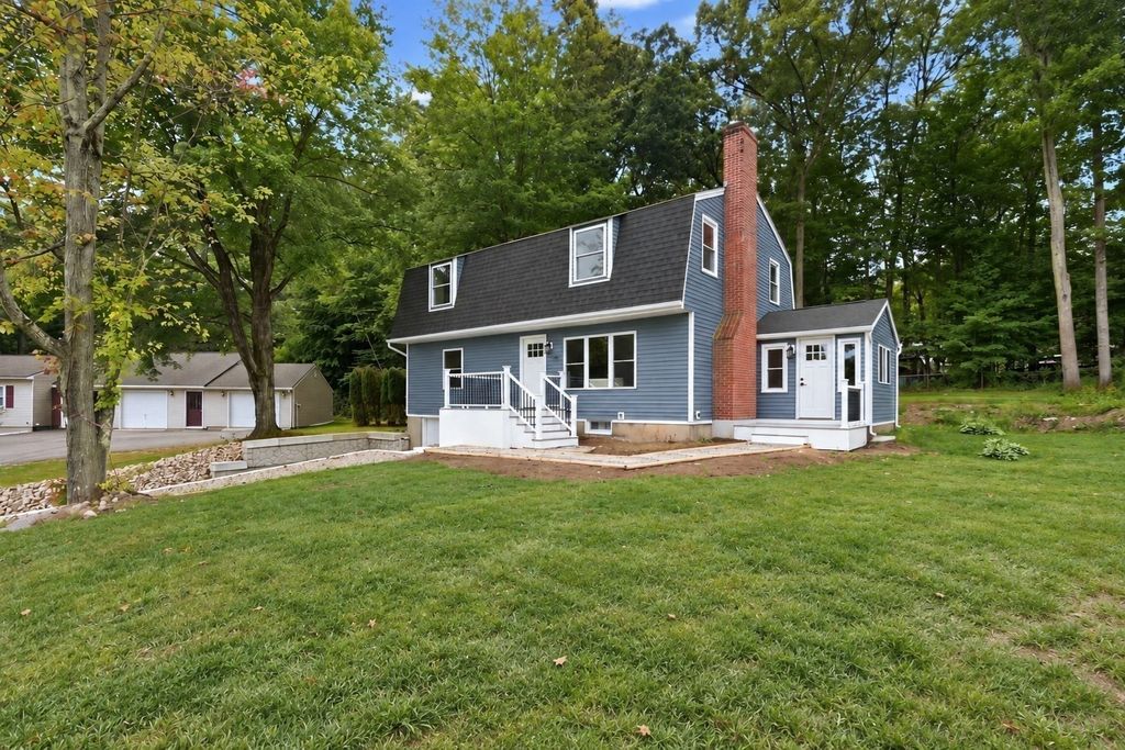 19 Linwood Dr, Wilbraham, MA 01095