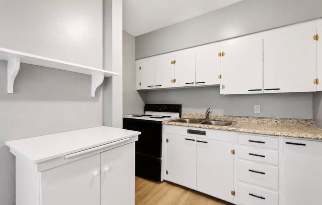 611 S Bernard St, Spokane, WA 99204