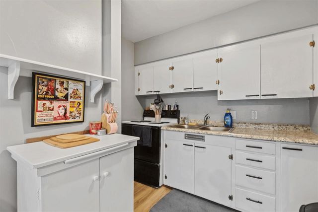 611 S Bernard St, Spokane, WA 99204