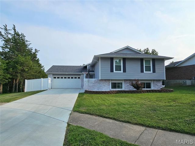 3968 Royal Estates Drive, St Louis, MO 63129