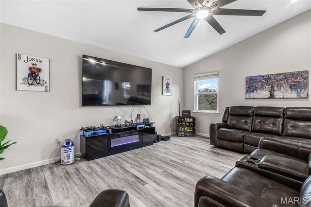 3968 Royal Estates Drive, St Louis, MO 63129