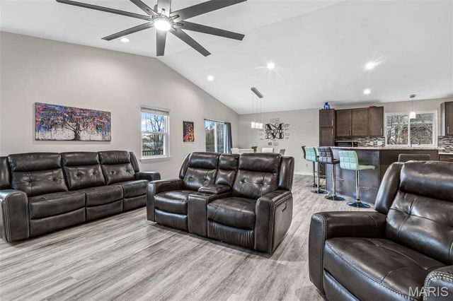 3968 Royal Estates Drive, St Louis, MO 63129