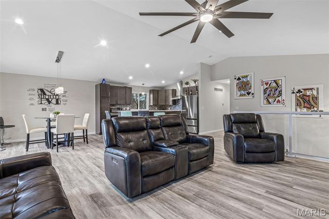 3968 Royal Estates Drive, St Louis, MO 63129