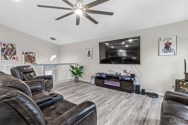 3968 Royal Estates Drive, St Louis, MO 63129