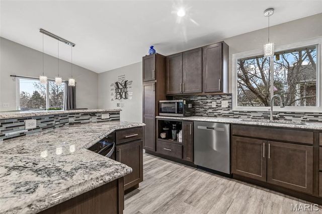 3968 Royal Estates Drive, St Louis, MO 63129