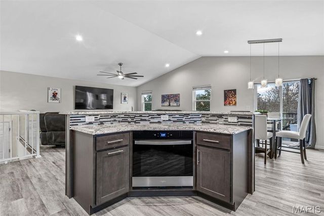 3968 Royal Estates Drive, St Louis, MO 63129