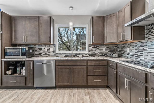 3968 Royal Estates Drive, St Louis, MO 63129