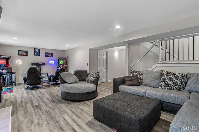 3968 Royal Estates Drive, St Louis, MO 63129