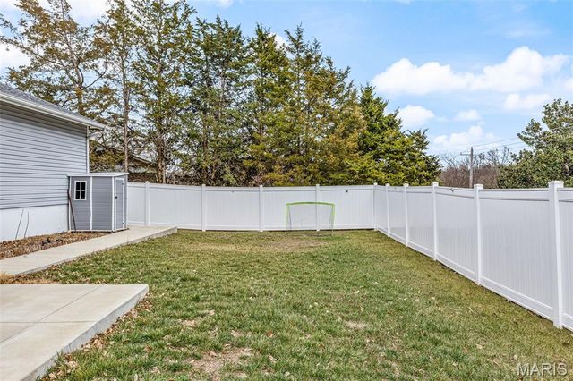 3968 Royal Estates Drive, St Louis, MO 63129