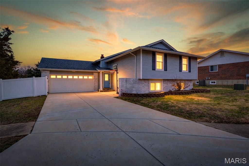 3968 Royal Estates Drive, St Louis, MO 63129