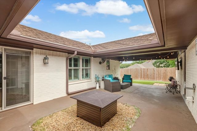 27 Crestwood Drive, Trophy Club, TX 76262