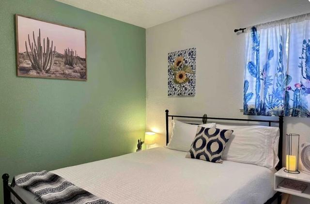 516 Arno Street NE, Albuquerque, NM 87102