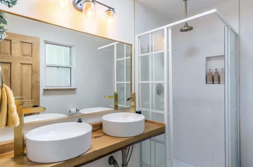 Image 13 of property listing at 516 Arno Street NE, Albuquerque, NM 87102