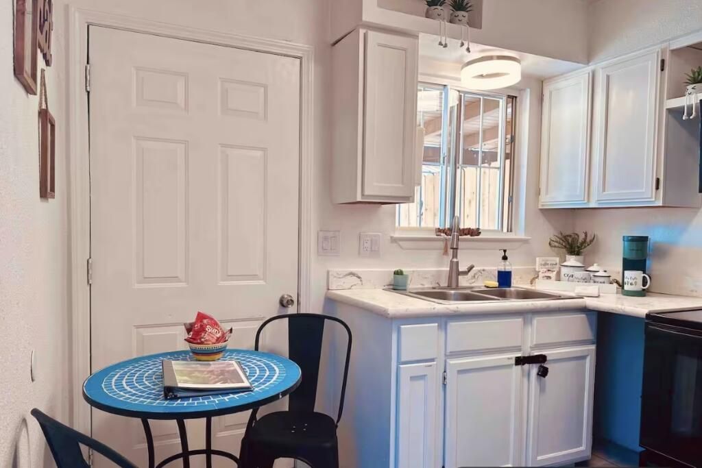 Image 25 of property listing at 516 Arno Street NE, Albuquerque, NM 87102