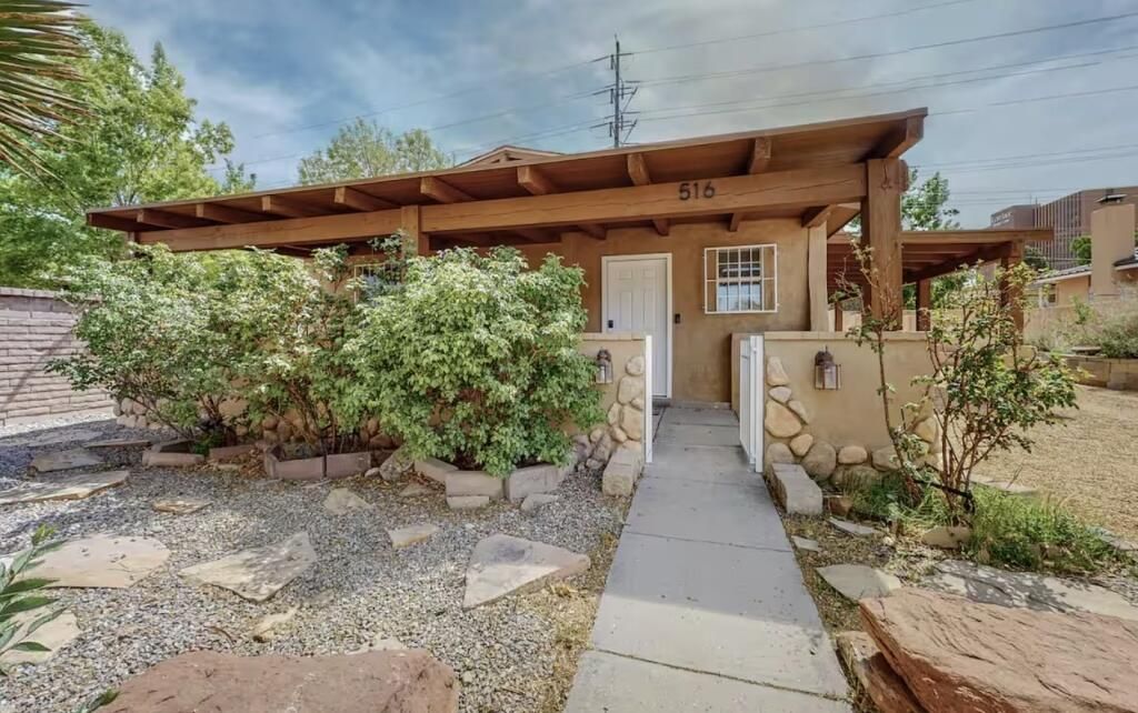 Image 5 of property listing at 516 Arno Street NE, Albuquerque, NM 87102