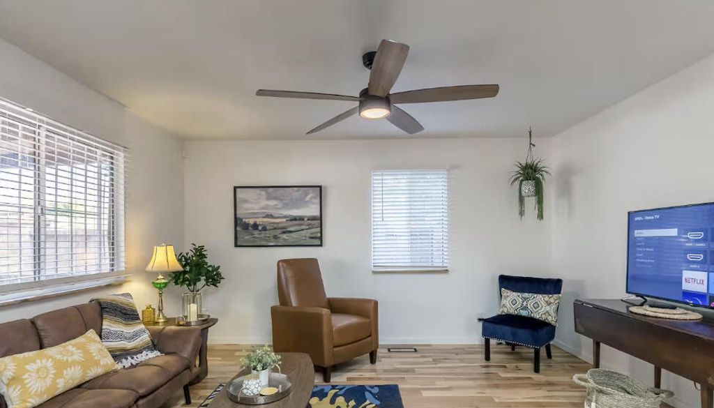 Image 7 of property listing at 516 Arno Street NE, Albuquerque, NM 87102