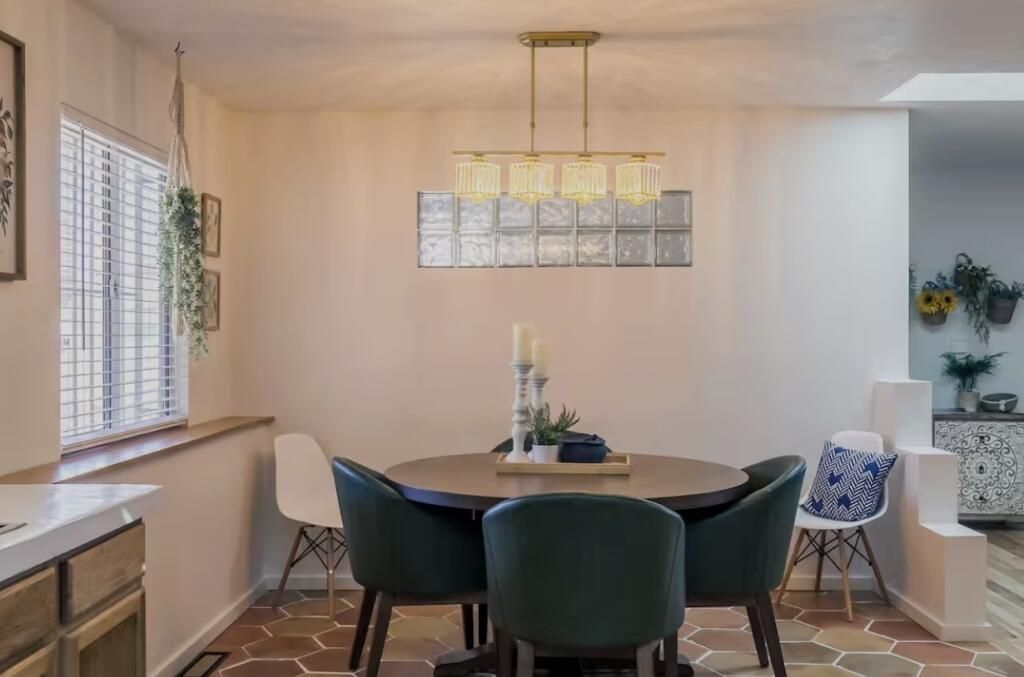 Image 8 of property listing at 516 Arno Street NE, Albuquerque, NM 87102