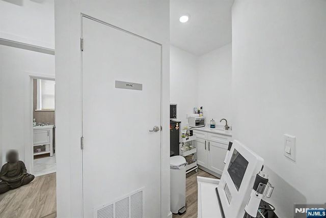 163 Front Street, Secaucus, NJ 07094