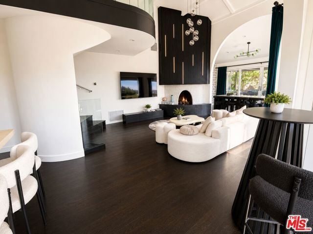 8810 Hollywood Boulevard, West Hollywood, CA 90069