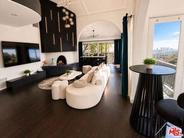 8810 Hollywood Boulevard, West Hollywood, CA 90069