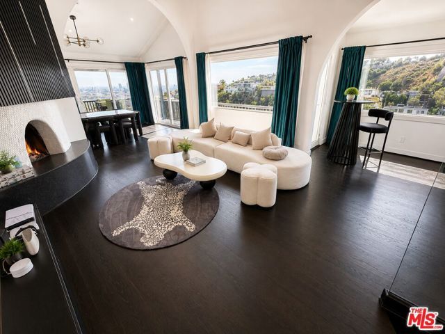 8810 Hollywood Boulevard, West Hollywood, CA 90069