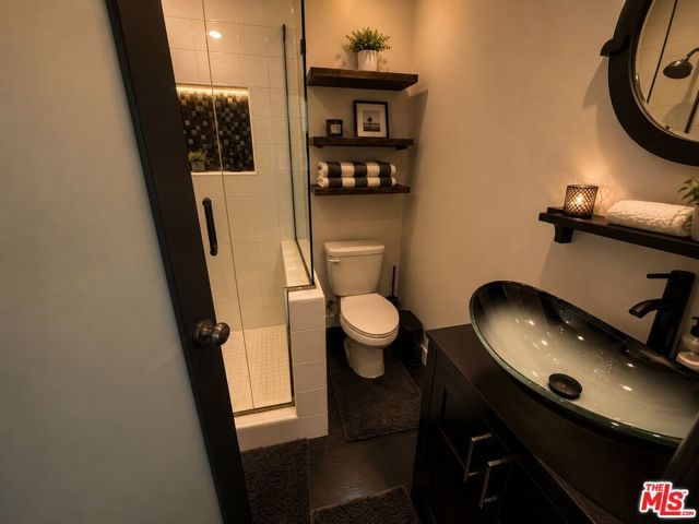 8810 Hollywood Boulevard, West Hollywood, CA 90069