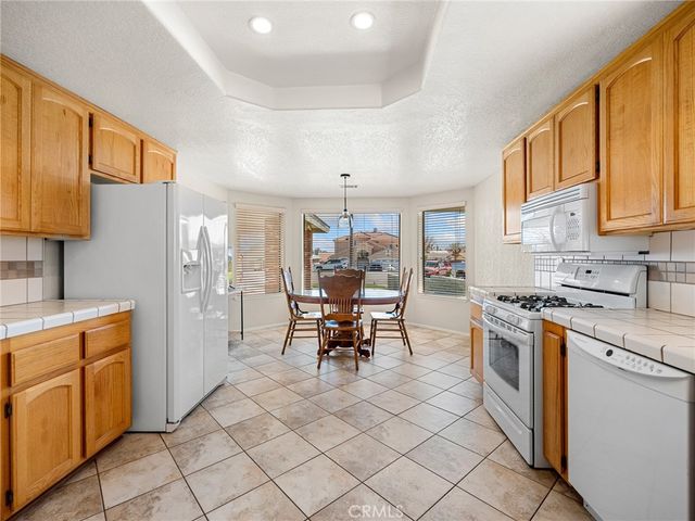 12790 Amberwood Lane, Victorville, CA 92395