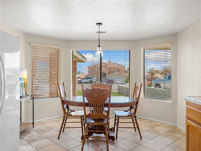 12790 Amberwood Lane, Victorville, CA 92395