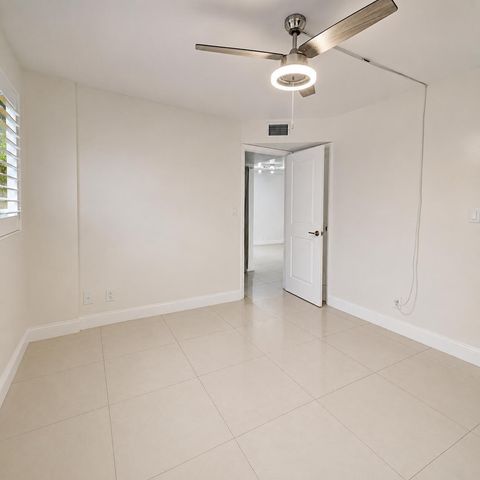 117 ROYAL PARK Drive 1H, Oakland Park, FL 33309