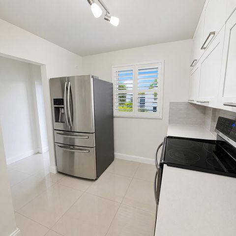 117 ROYAL PARK Drive 1H, Oakland Park, FL 33309