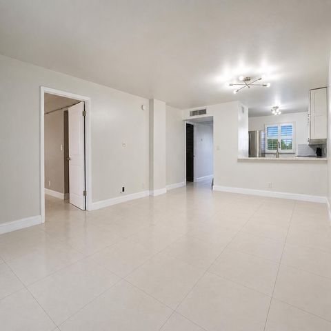 117 ROYAL PARK Drive 1H, Oakland Park, FL 33309