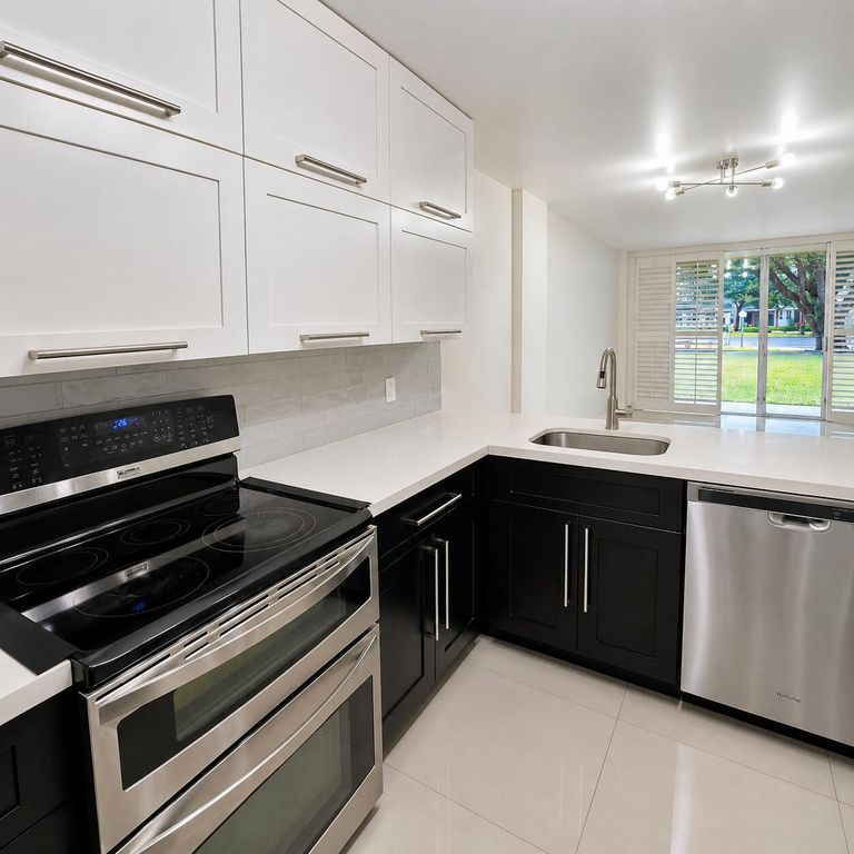 117 ROYAL PARK Drive 1H, Oakland Park, FL 33309