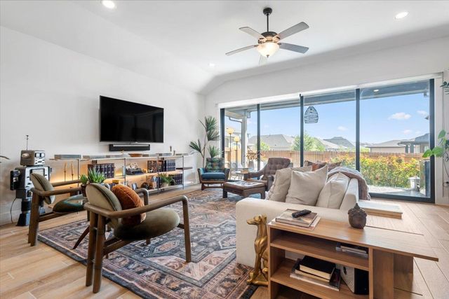 7905 Catbird LN, Austin, TX 78744