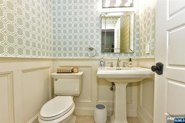 523 Ewing Avenue, Franklin Lakes, NJ 07417