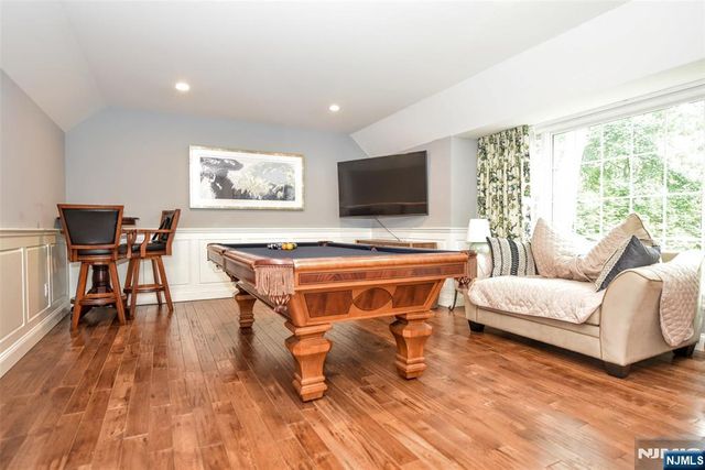523 Ewing Avenue, Franklin Lakes, NJ 07417