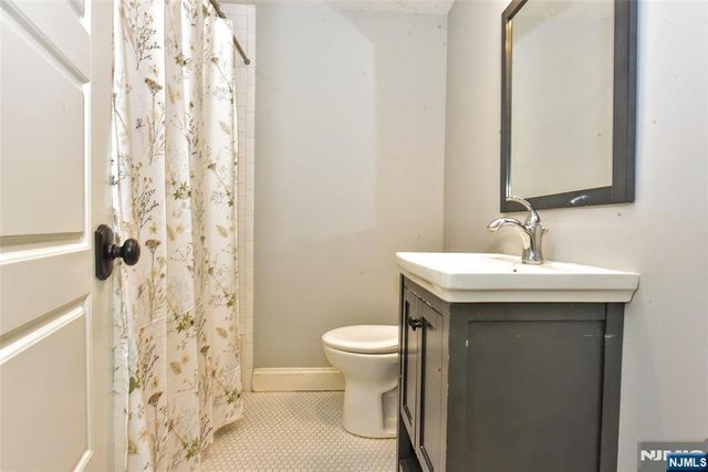 523 Ewing Avenue, Franklin Lakes, NJ 07417